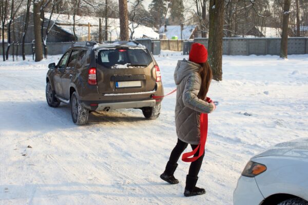 はじめての車のけん引 けん引する側 される側 女性のための車生活マガジン Beecar ビーカー